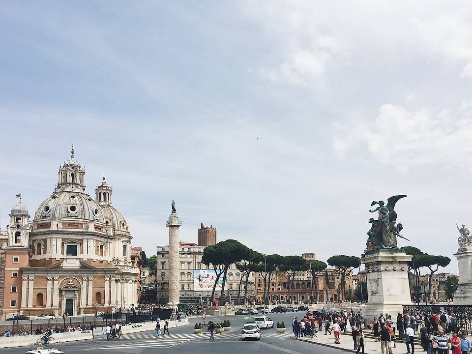 Рим защищается от туристов-нерях