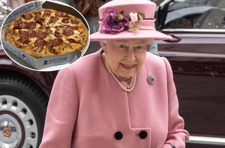 Курьезный случай: курьер доставил пиццу для королевы в Букингемский дворец
