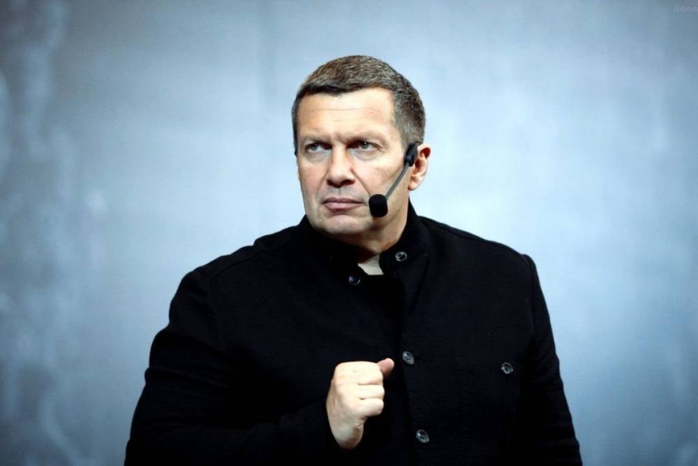 Телеведущий Соловьев не увидел политики в отмене выступления «Машины Времени» на Красной площади