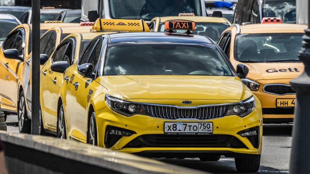"Извините, стоит камера": Московские таксисты отказываются от заказов в центре столицы
