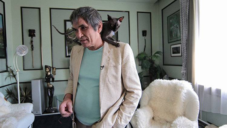 "Спросил про кота и снова уснул": сын Алибасова обеспокоен состоянием отца