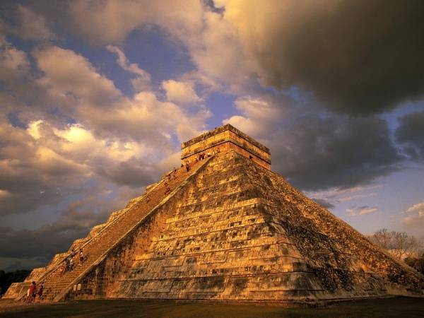 Пирамиды – это мощнейшее лучевое оружие, привести в действие которое могут только гуманоиды