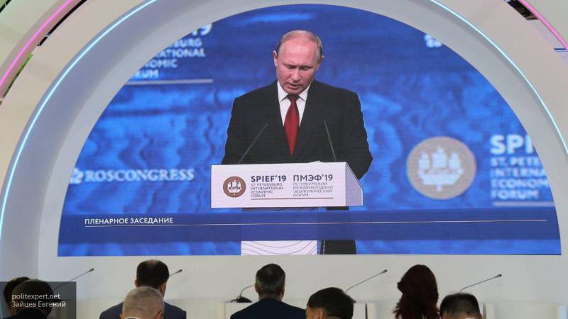 Сатановский пояснил, почему выступление Путина на ПМЭФ вызвало напряженную реакцию Запада