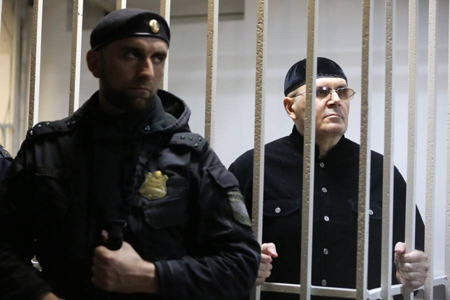 Суд освободил по УДО правозащитника Оюба Титиева