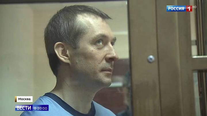 Тринадцать лет тюрьмы, лишение звания и наград. Суд вынес приговор полковнику Захарченко