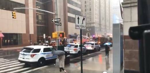 Вертолет рухнул на здание на Манхэттене