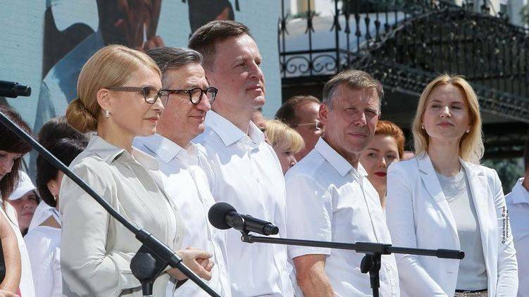 Регионы подняли бунт против Тимошенко. Как пишется список "Батькивщины"