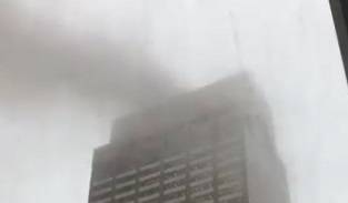 Один человек погиб после жесткой посадки вертолета на крышу здания в Нью-Йорке