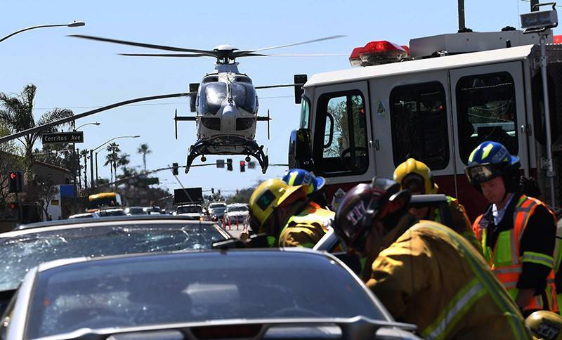 В Нью-Йорке вертолет врезался в высотное здание
