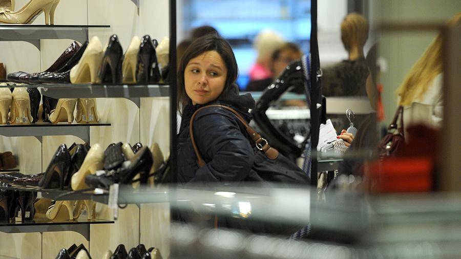 Потребительская уверенность россиян за год снизилась вдвое