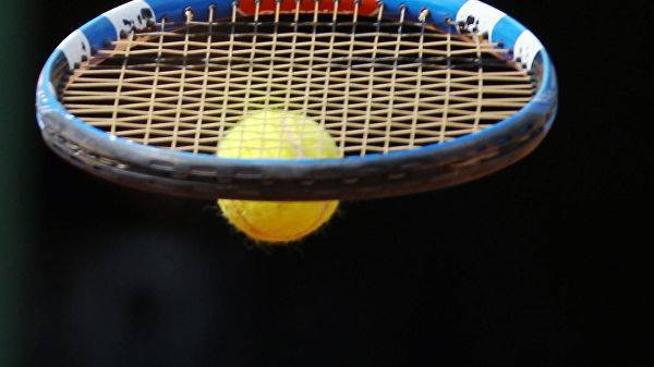Испанский теннисист сошел с ума и чуть не уничтожил корт ракеткой