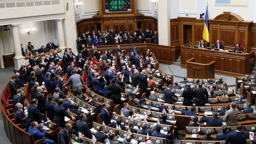 Старые знакомые: украинские партии представили списки кандидатов в Верховную раду