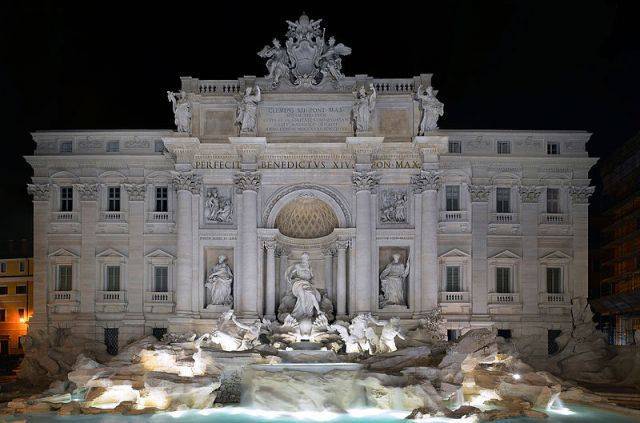 В Риме туристам запретили гулять с голым торсом