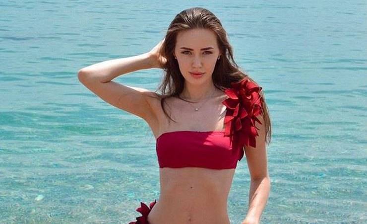 Анастасия Костенко показала сексуальный образ на отдыхе в Турции