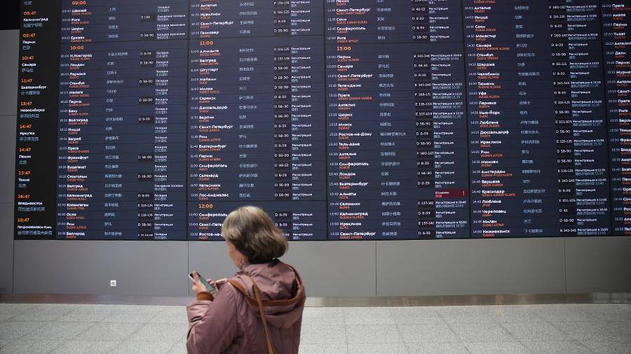 В московских аэропортах задержали и отменили 19 рейсов