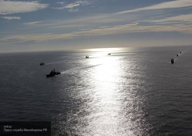 Экипажи кораблей России и США провели совместное патрулирование в Беринговом море