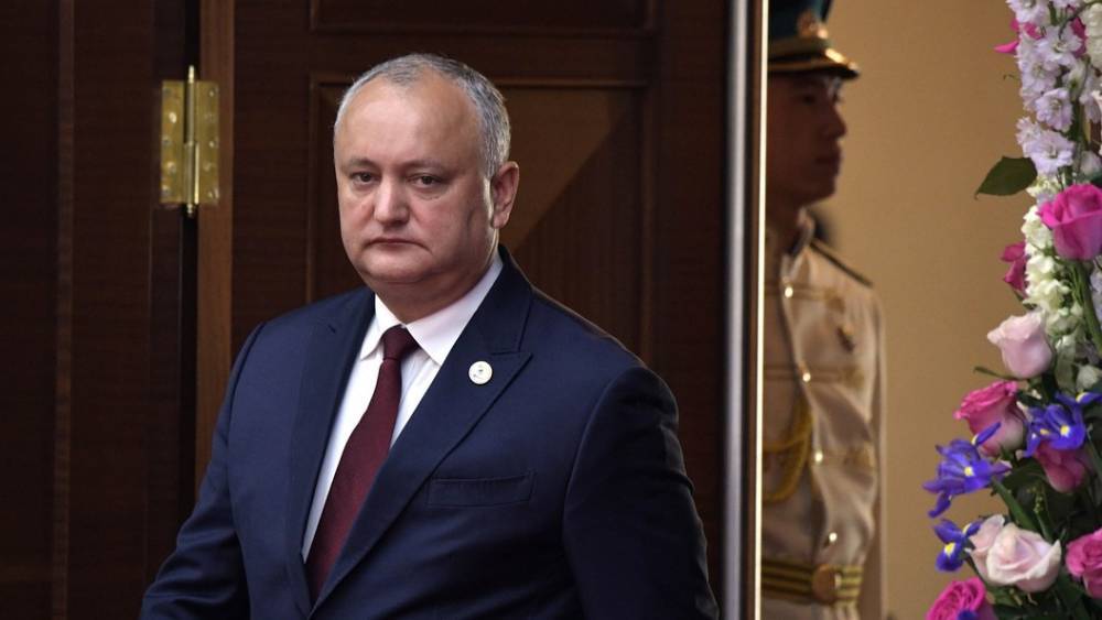 "Подписан с нарушением процедуры": Додон собирается аннулировать указ о роспуске парламента Молдавии