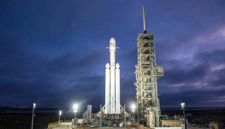Falcon Heavy отправит на орбиту атомные часы и новейший космический зонд