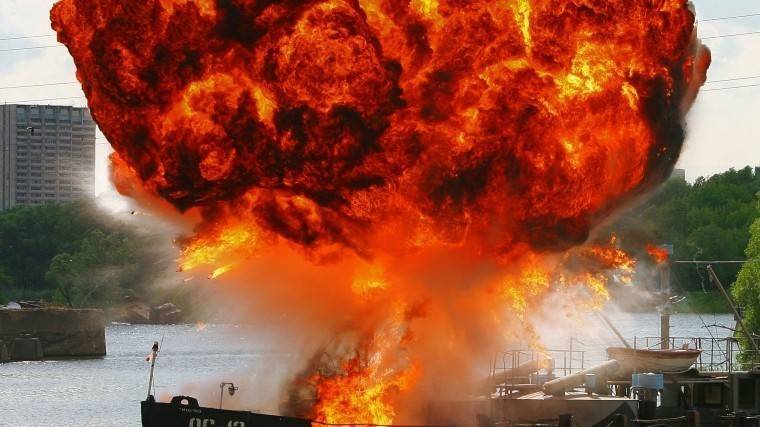 Взрыв произошел на&nbsp;танкере в&nbsp;порту Махачкалы