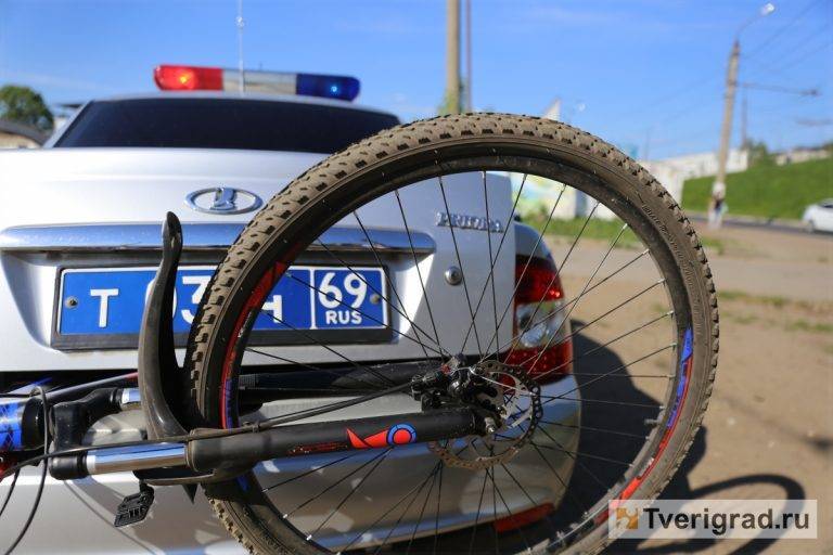 В Тверской области 8-летняя девочка на велосипеде попала под колёса внедорожника