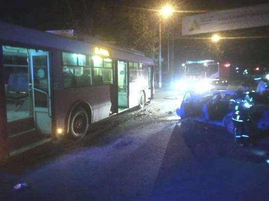 В Калуге произошло ДТП с троллейбусом, есть пострадавшие