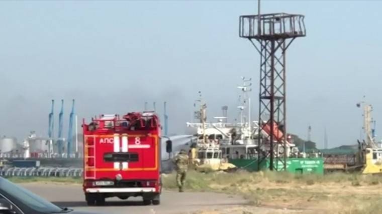 Видео с&nbsp;места: Взрыв на&nbsp;танкере в&nbsp;порту Махачкалы