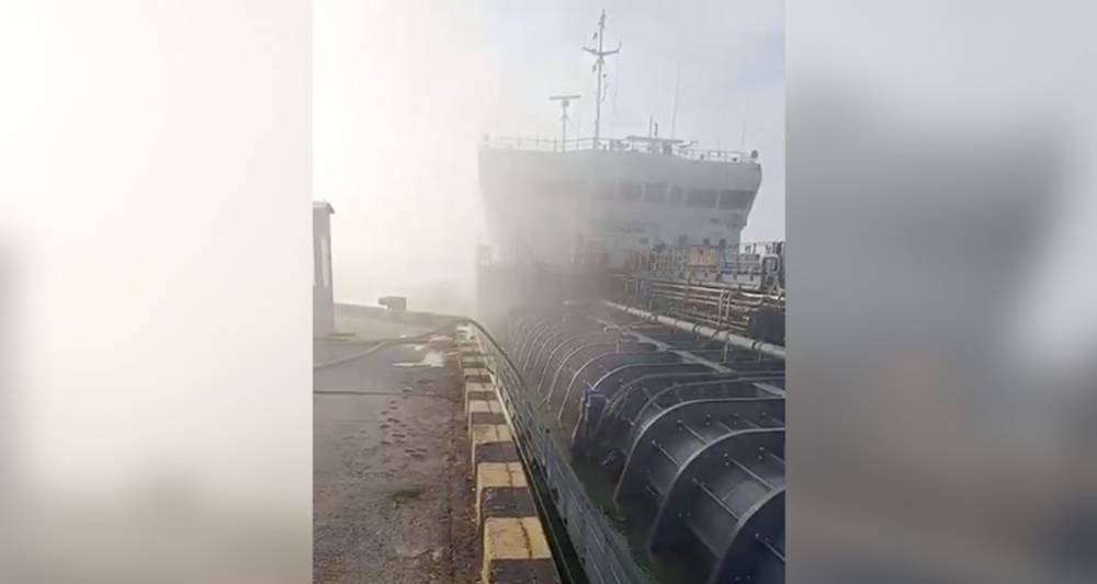 Два человека погибли при взрыве на танкере в Махачкале