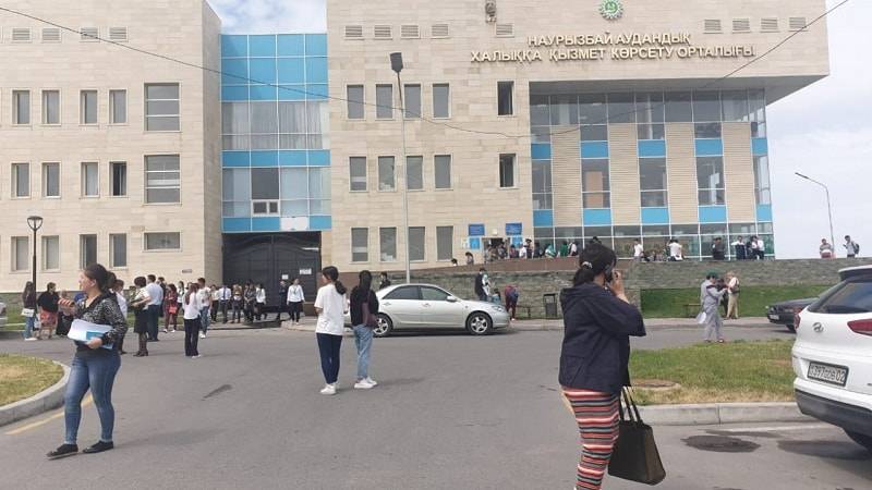 Людей эвакуировали из ЦОНа Наурызбайского района в Алматы