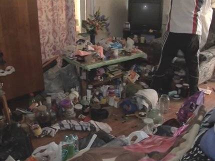 Два КамАЗа хлама, плесень и тараканы: В Башкирии две соседки превратили свои квартиры в мусорку