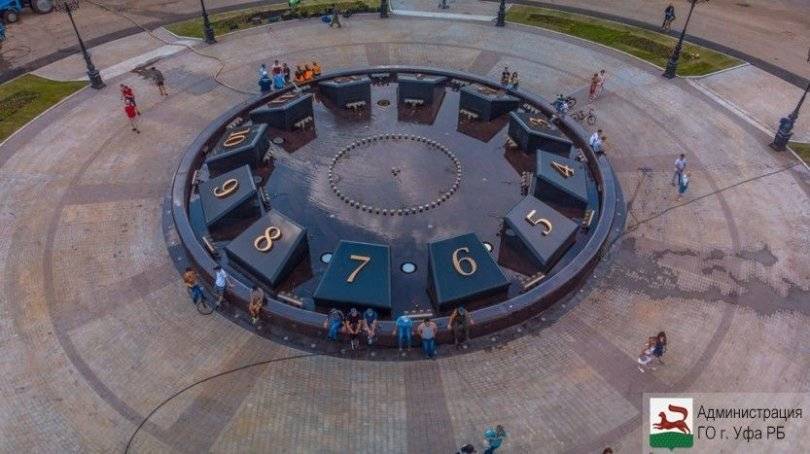 В Уфе завершили строительство фонтана-часов