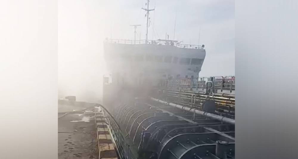 Взрыв прогремел на танкере в порту Махачкалы
