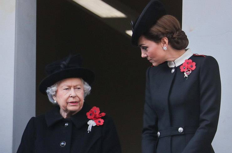 Елизавета II наградила экономку Кейт Миддлтон и принца Уильяма