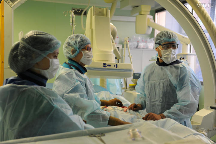 Врачи больницы Ворохобова провели уникальную операцию на позвоночнике