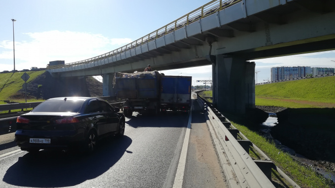 ДТП перекрыло движение на Волхонском шоссе