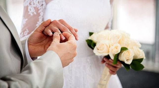 Росстат назвал самый популярный возраст россиян для вступления в брак