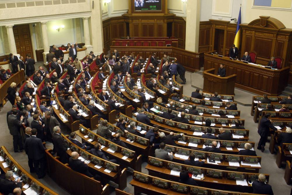 «Зима, долги, тарифы, война близко»: украинские партии опускаются к дешевым методам пиара