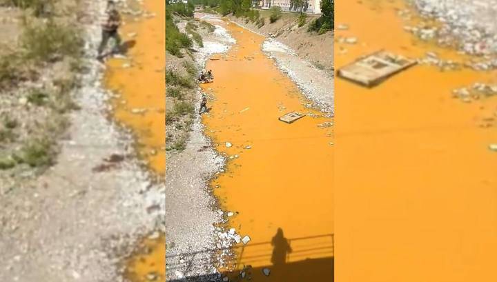 Отравленная река в Бурятии приобрела цвет тыквенного супа