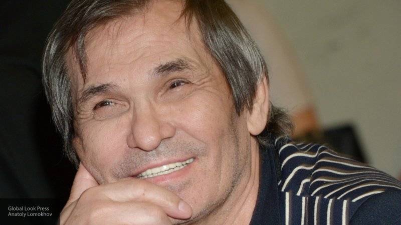 Бари Алибасов вышел из состояния медикаментозного сна, заявил его директор