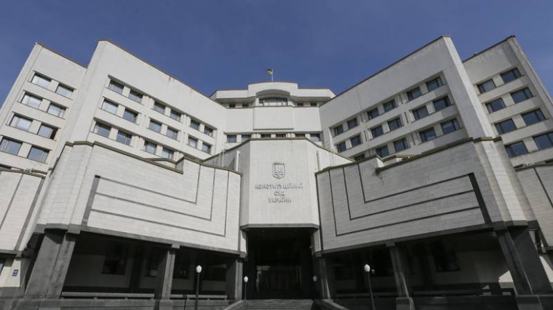 Полиции поступило сообщение о минировании Конституционного суда в Киеве