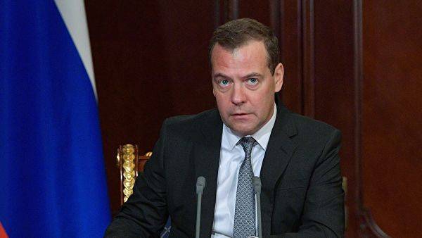 Медведев призвал сделать понятия «рабочий день» и «рабочее место» лояльнее