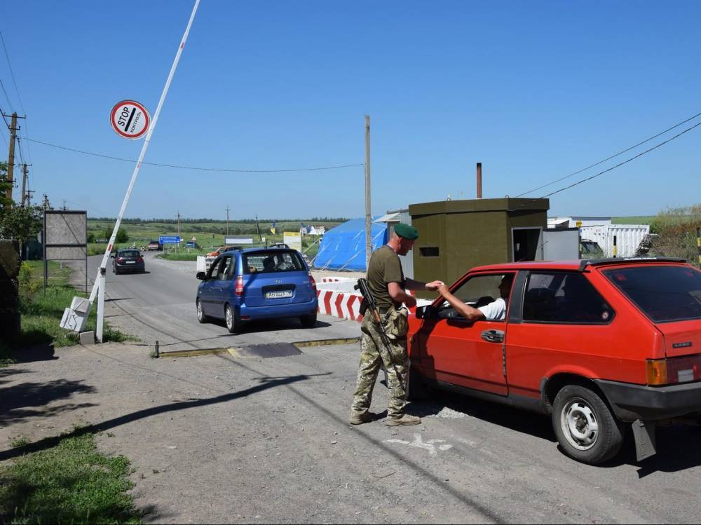 Пограничники рассказали о ситуации в пунктах пропуска в зоне ООС