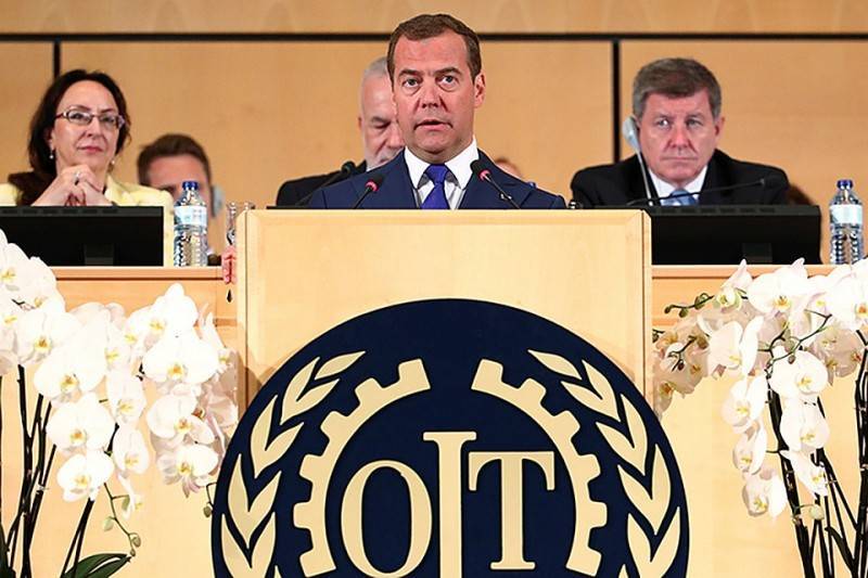 Дмитрий Медведев: «Будущее за четырехдневной рабочей неделей»
