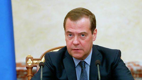Медведев считает, что трехсторонний формат МОТ требует корректив