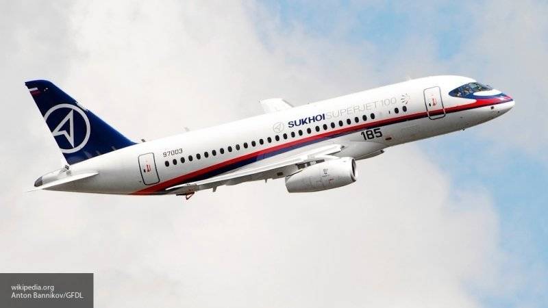 SSJ-100 авиакомпании "Азимут" не может улететь из Брянска в Сочи по техническим причинам