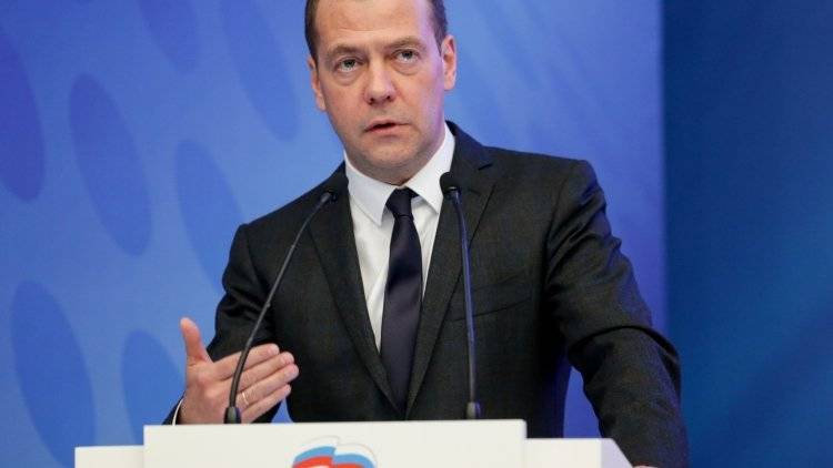 Медведев рассказал, как новые технологии повлияют на профессии