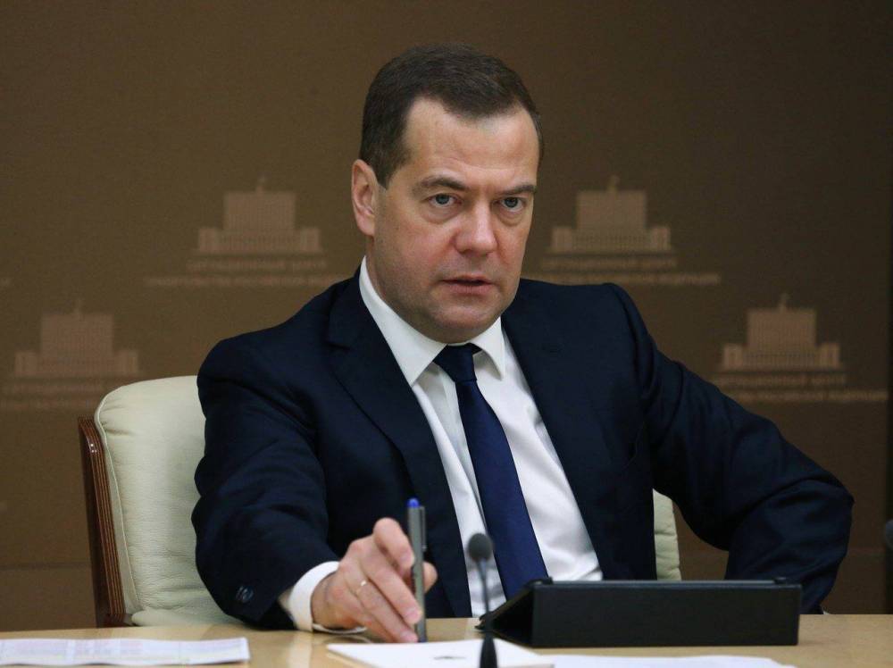 Дмитрий Медведев допустил введение четырёхдневной рабочей недели