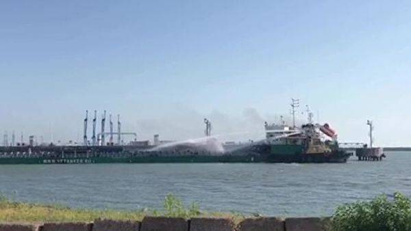 Махачкалинский порт работает в штатном режиме после взрыва газа на танкере
