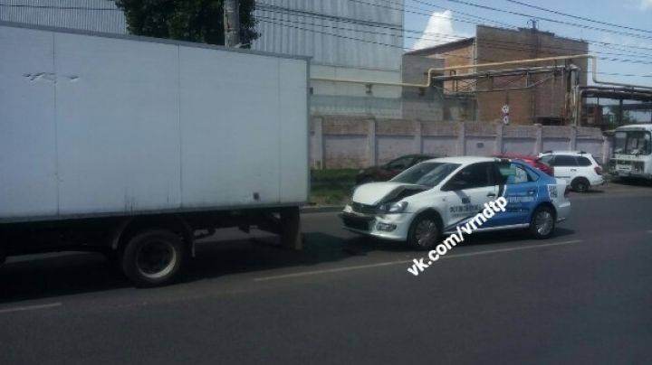 В Воронеже автомобиль фотоконтроля платных парковок снова попал в ДТП