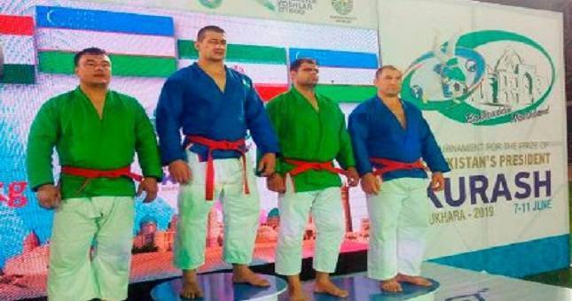 Борцы Таджикистана завоевали две медали на международном турнире в Бухаре