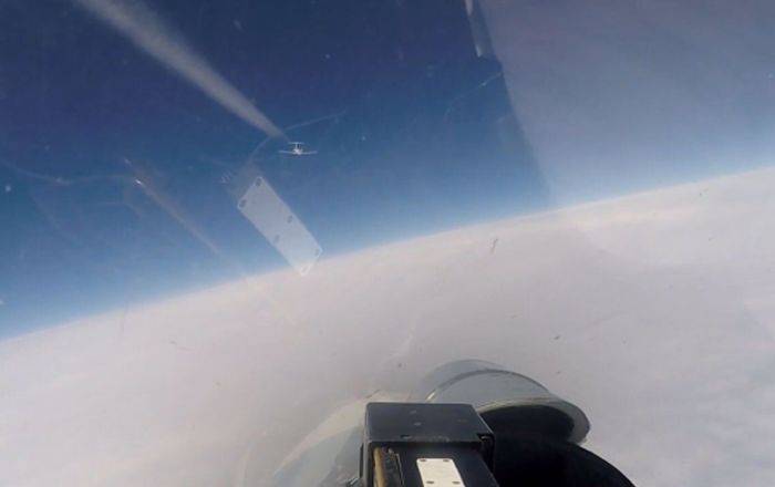 В сети появилось видео перехвата самолетов-разведчиков российским Су-27